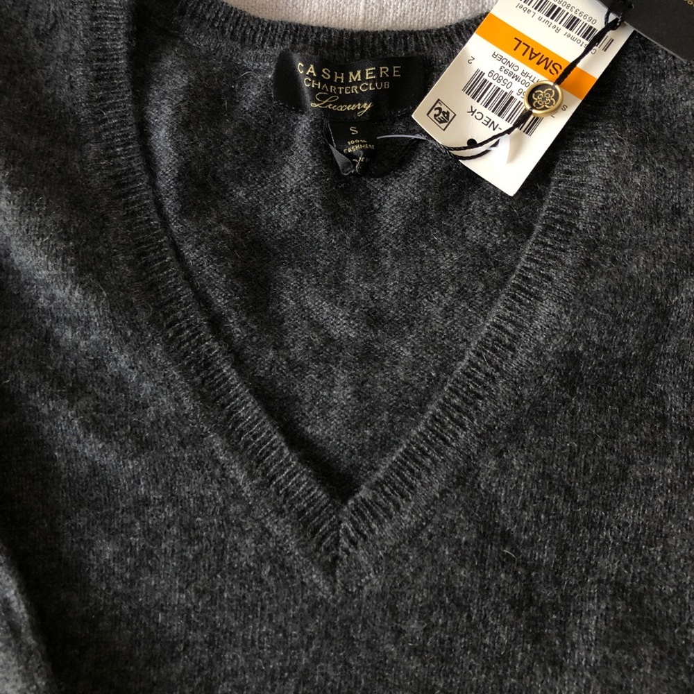 NWT 100% Luxury Cashmere Grey V-neck Sweater